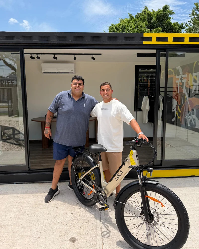 Ariel Martínez con su Roy Riff LOLA en Tucumán
