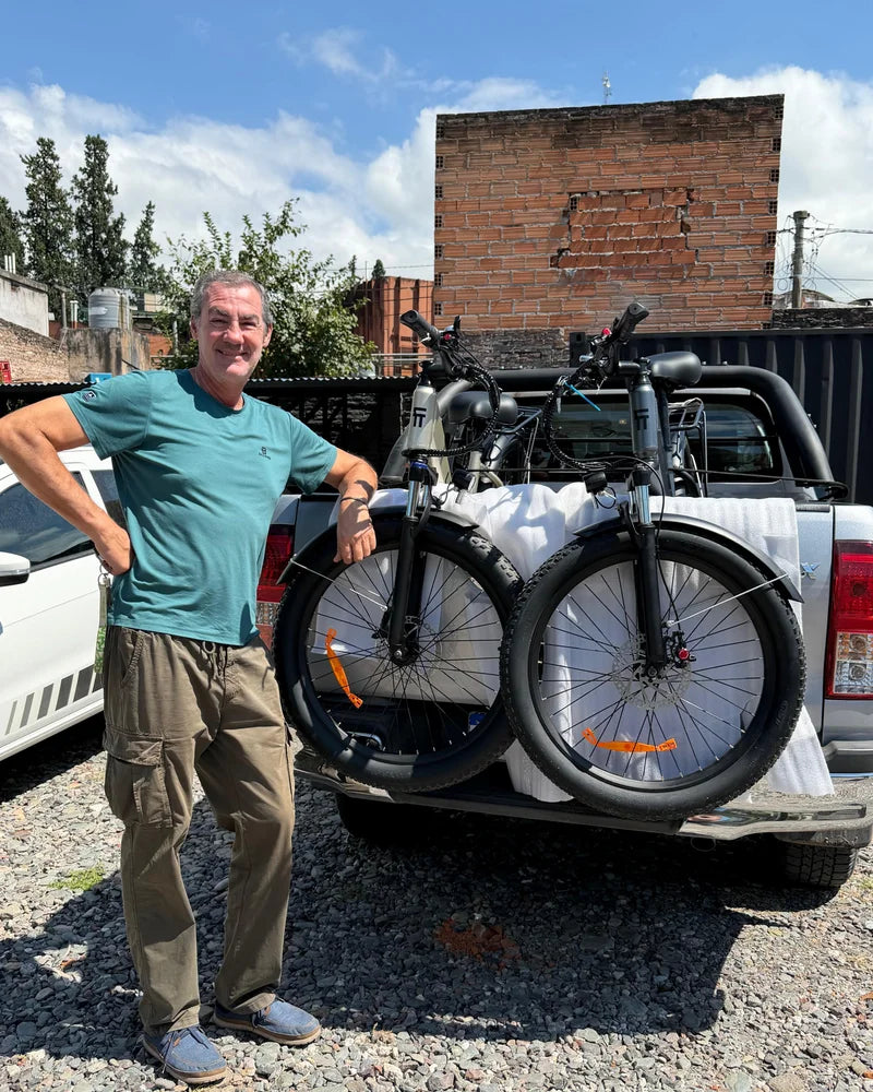Héctor Gramajo con su Roy Riff LOLA ×2 en Tucumán

